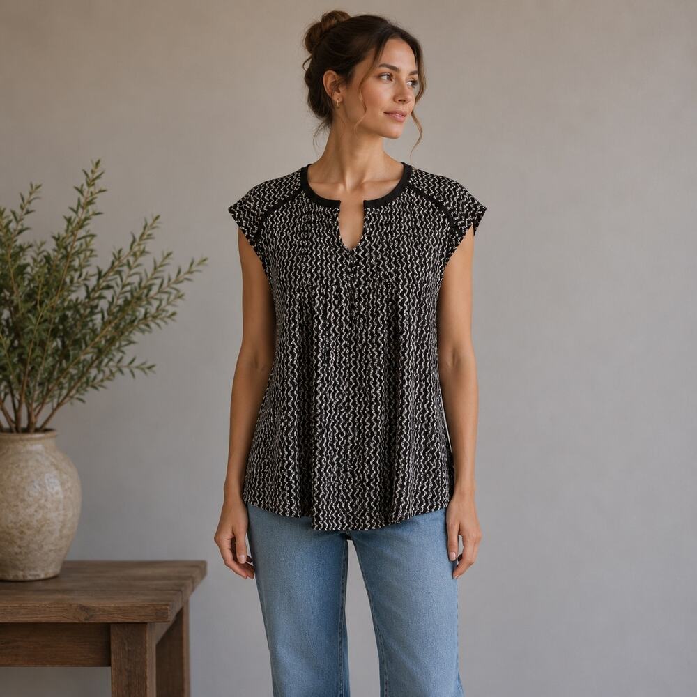 41- Hawthorn Black Short Sleeve Popover Top Medium